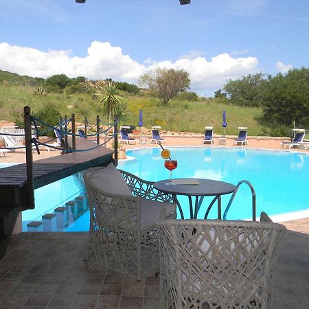Relais Fenicottero Rosa Guest House Porto Taverna Exterior photo