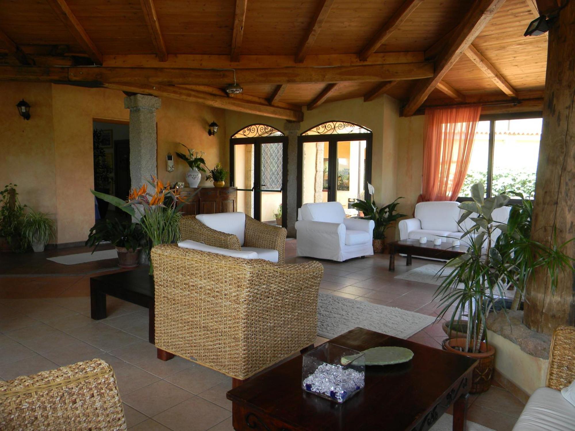 Relais Fenicottero Rosa Guest House Porto Taverna Exterior photo