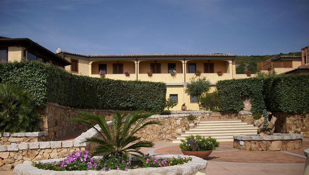 Relais Fenicottero Rosa Guest House Porto Taverna Exterior photo