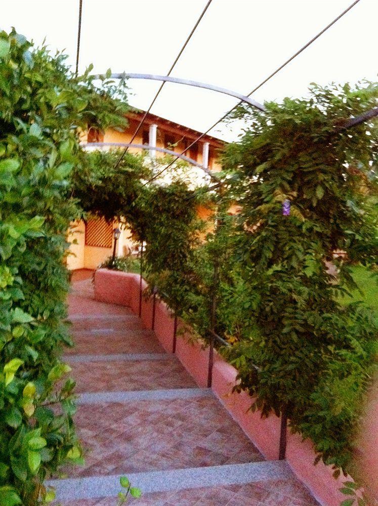 Relais Fenicottero Rosa Guest House Porto Taverna Exterior photo