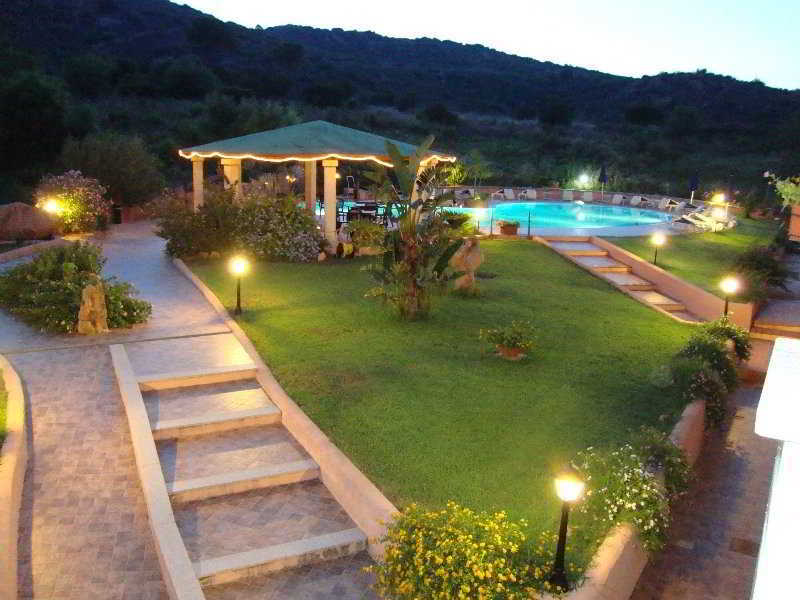 Relais Fenicottero Rosa Guest House Porto Taverna Exterior photo