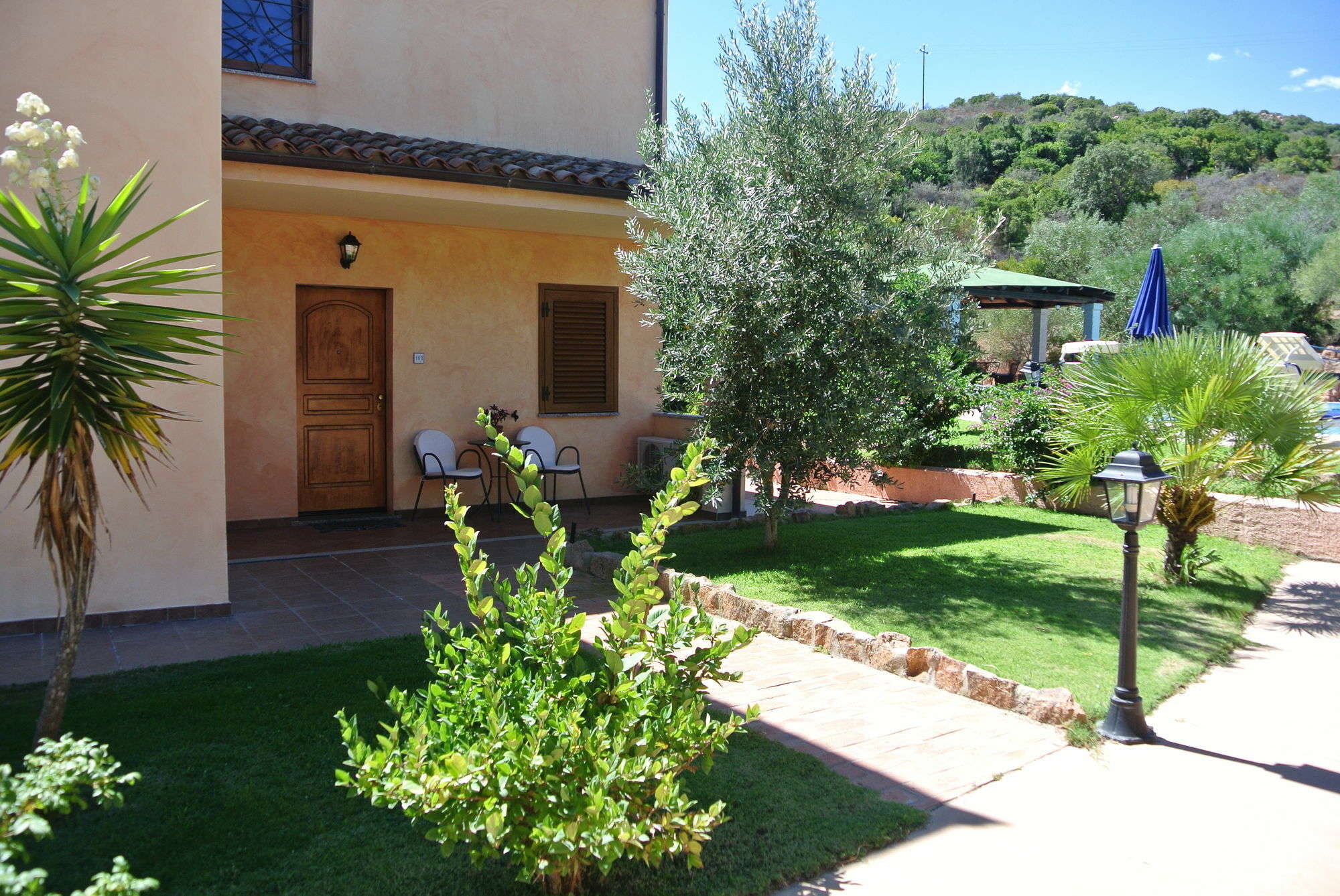 Relais Fenicottero Rosa Guest House Porto Taverna Exterior photo