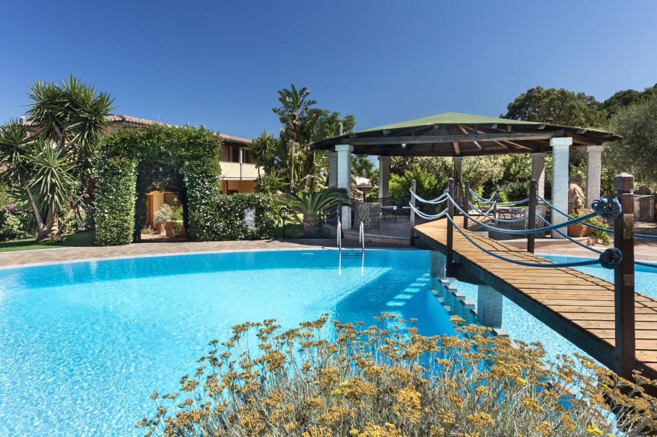 Relais Fenicottero Rosa Guest House Porto Taverna Exterior photo